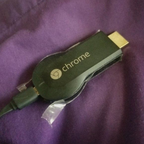 Google Chromecast 1st Gen HDMI Streamer - Picture 1 of 2